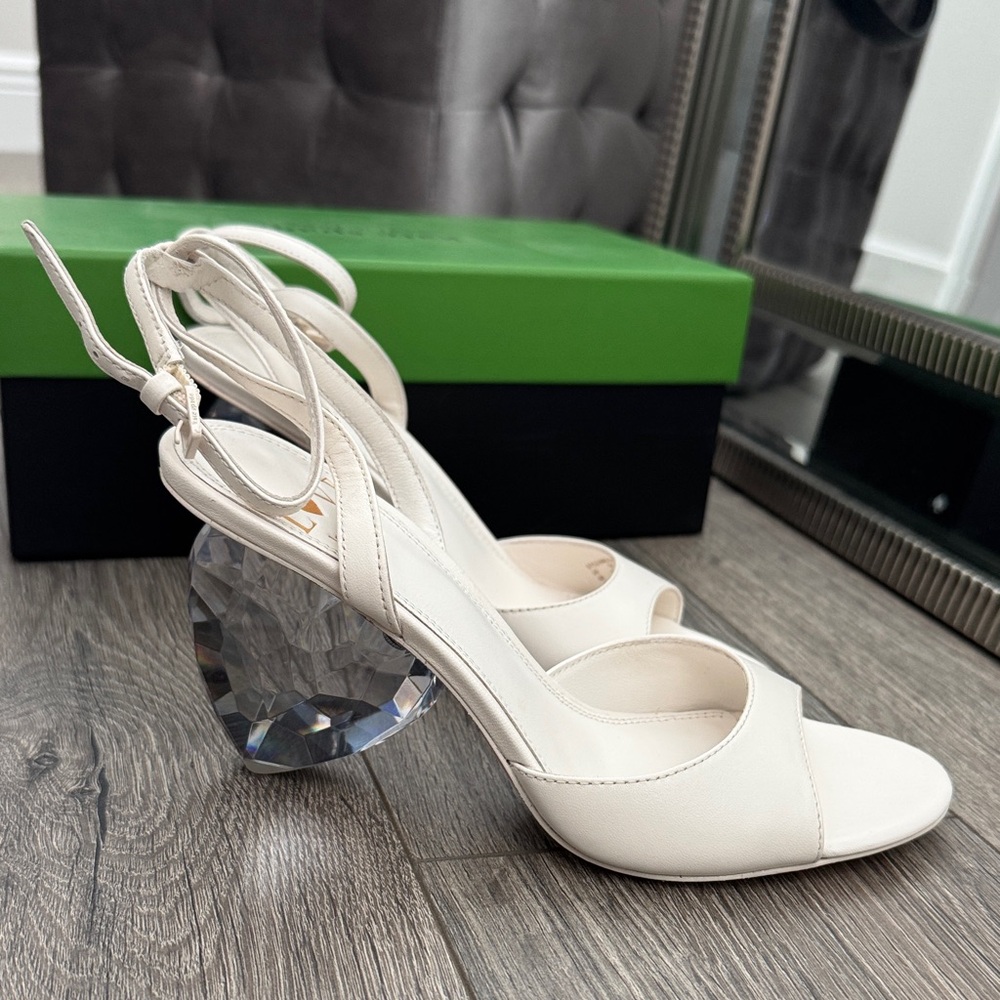 Kate Spade Women's Heart Heel Sandals  Nappa Cream Sz 6 NWT